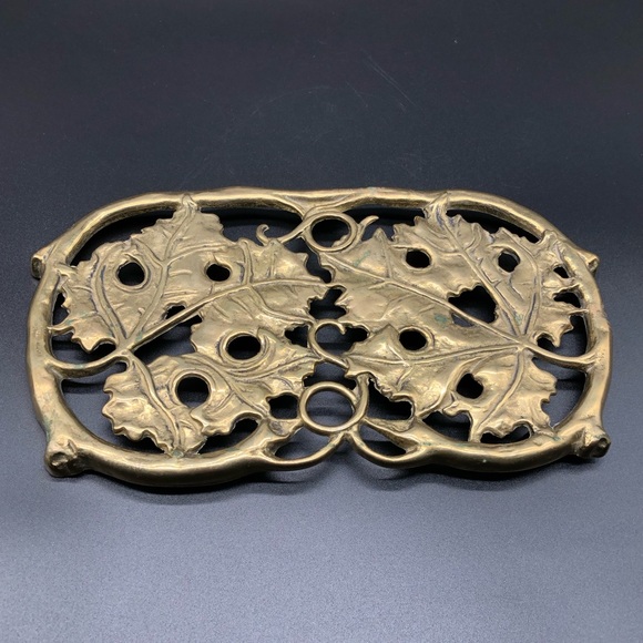 Vintage Brass Footed Trivet Vine Ivy Grape Leaf 10”x5.5” Rare - Picture 3 of 9
